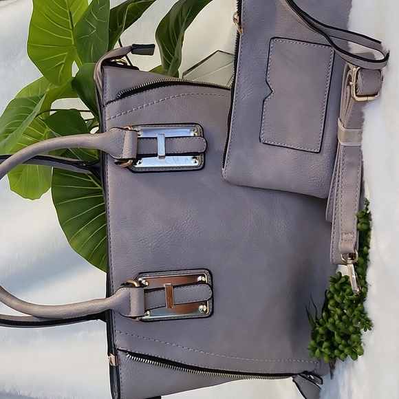Tote and Wristlet Handbag combo! - Picture 1 of 9